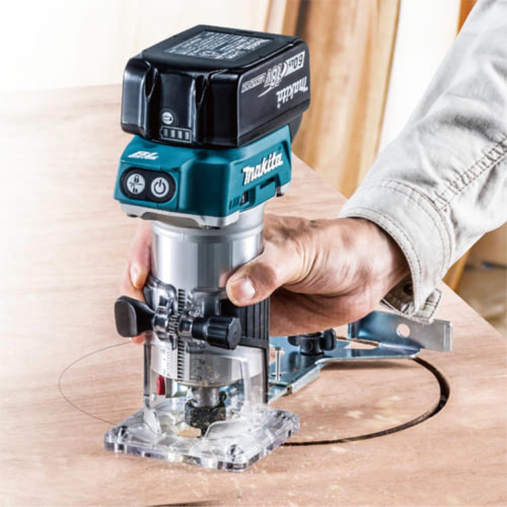 ☆比較的綺麗☆makita マキタ 18V 充電式トリマ RT50D 3.0Ahバッテリー1個(BL1830)付 トリマー ルーター 木材加工 62979